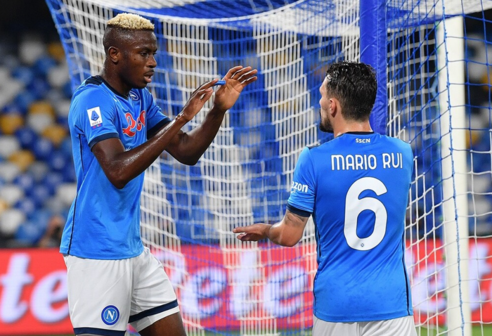  新星闪耀全场，奥斯梅恩戴帽助那不勒斯登顶  